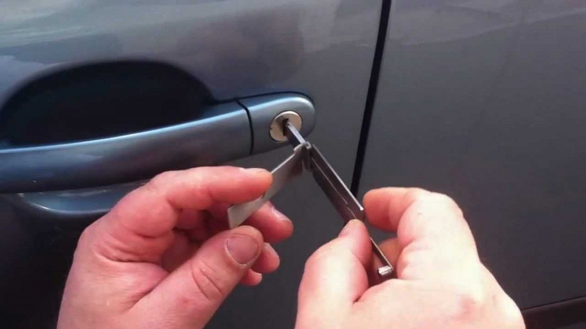 car locksmith costs UK