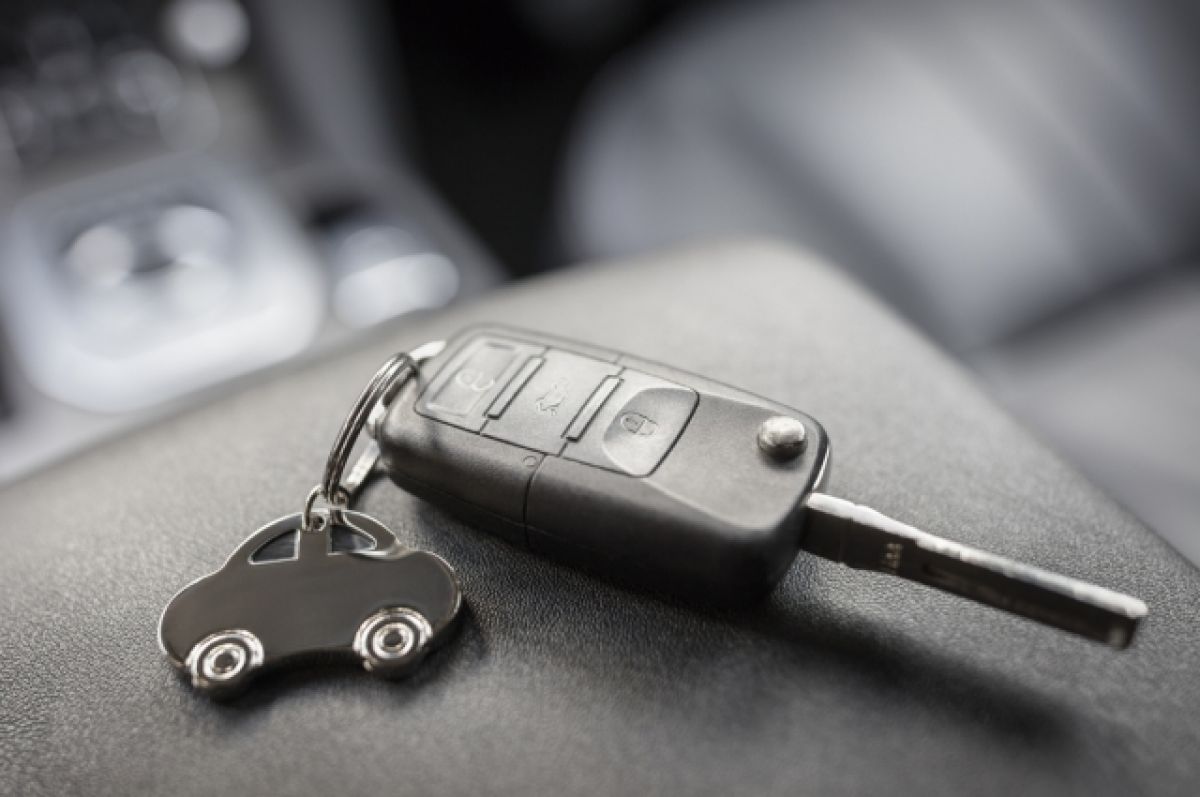 Lost Your Car Key: Dealership or Private Auto Locksmith?