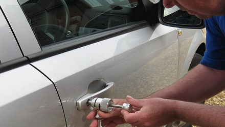 How Much Do Auto Locksmiths Charge?