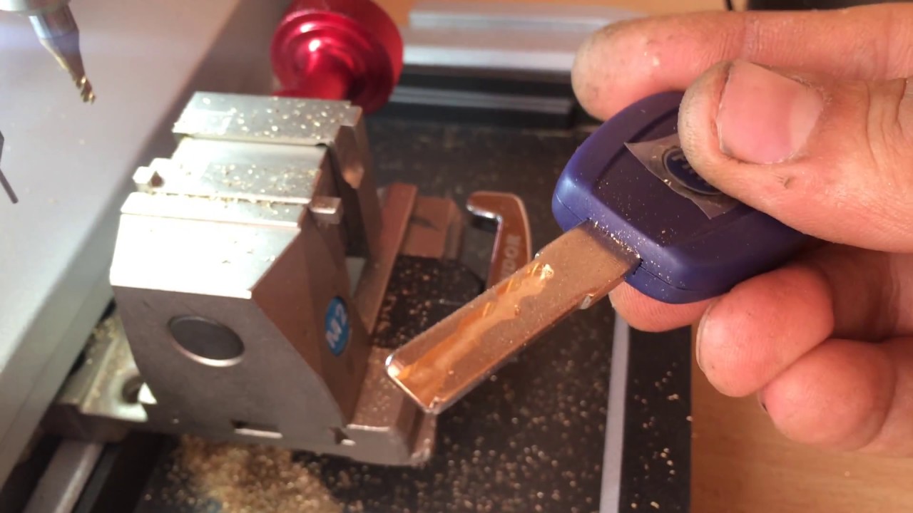 How to Choose a Reliable Car Key-Cutter: Why Not Every “Locksmith” Can Make a Key for Your Car