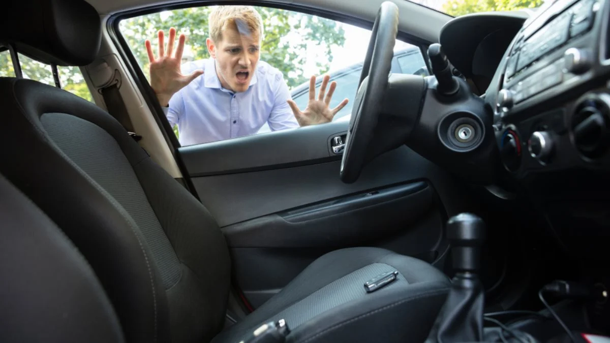 How To Get Keys Out Of Locked Car With Automatic Locks